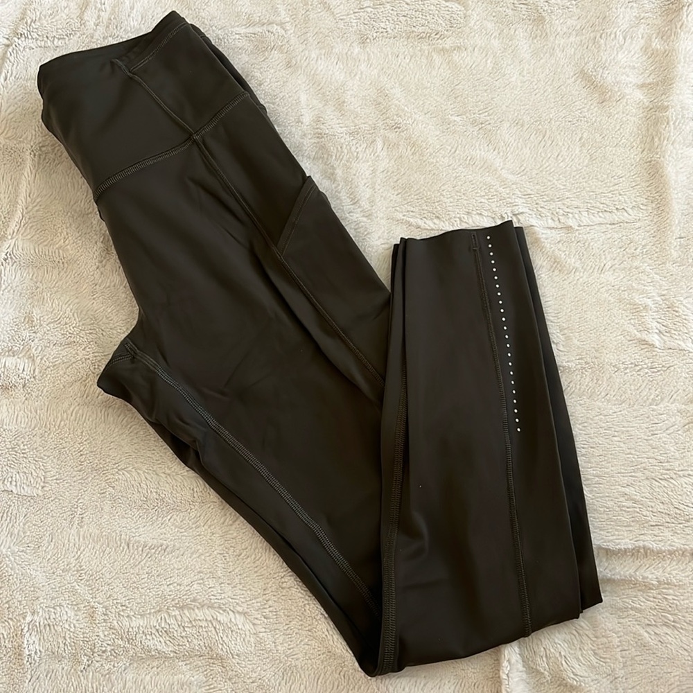 Lululemon 7/8 luxtreme leggings. Size 6